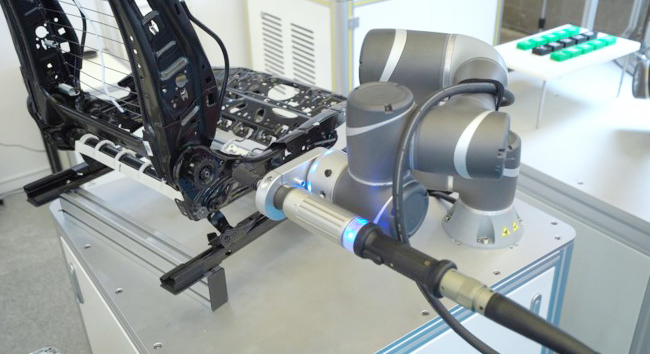 The Cobot to Drive Screw on the Vehicle Seat 03