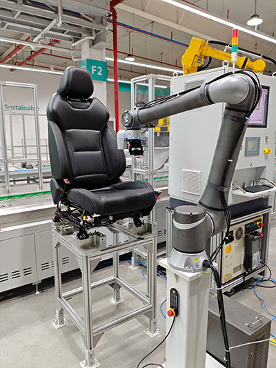 cobot powered screw driving solution